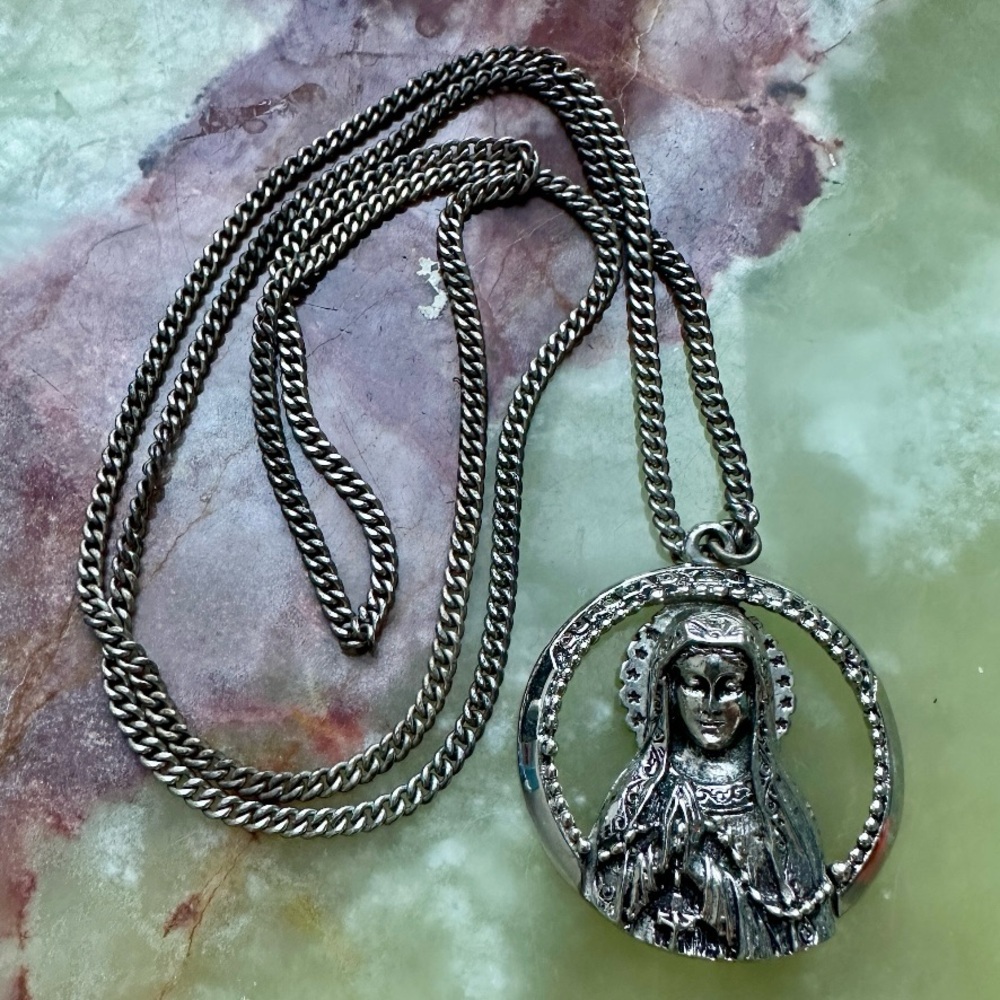VINTAGE 1960s WESTON VIRGIN MARY LADY OF FAITH MEDALLION PENDANT NECKLACE CHAIN